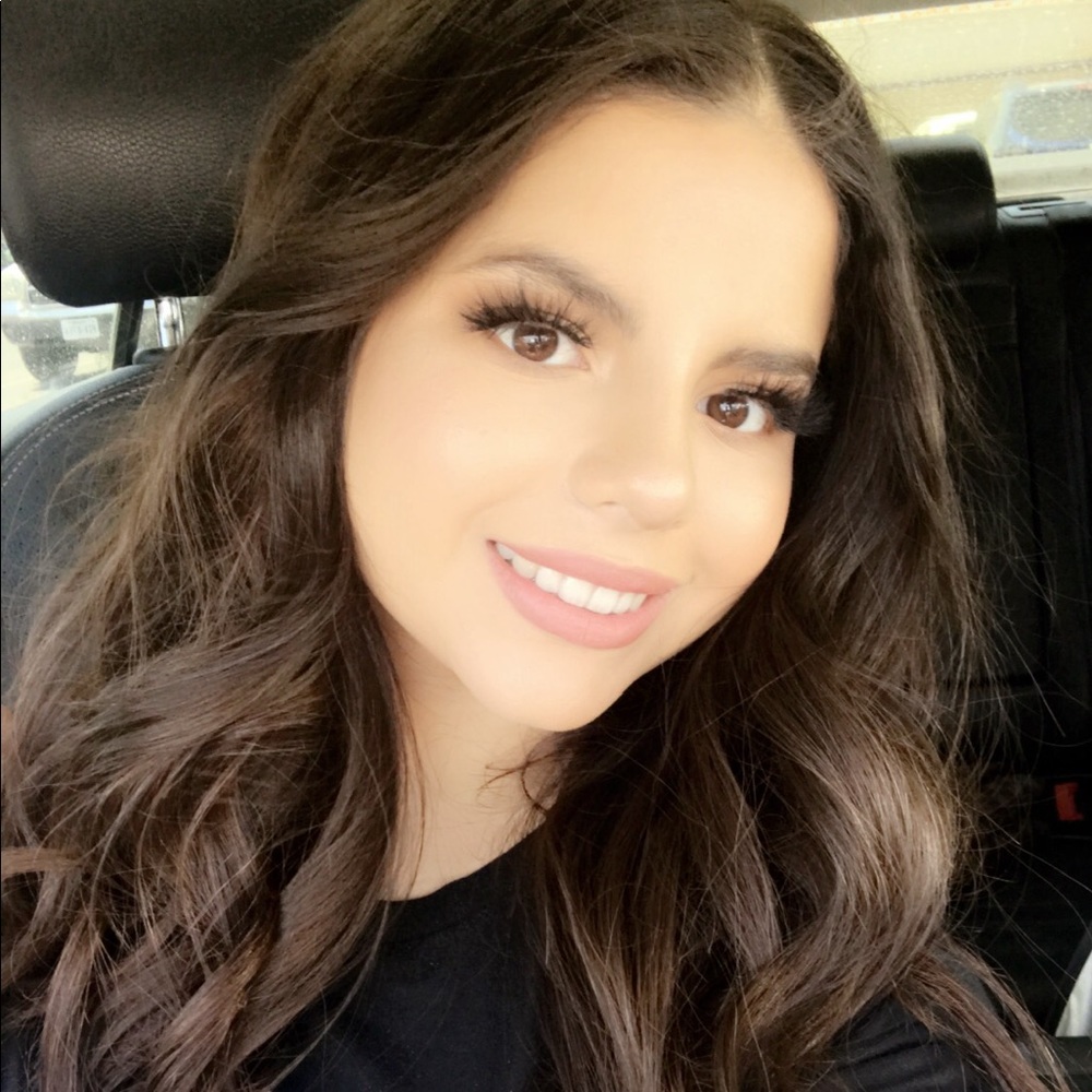 Meet your Posher, Daniela